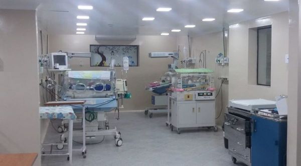 Bebé precisa terapia intensiva para continuar con vida