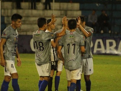 12 de Octubre de Itauguá accedió a la siguiente etapa de la Copa Paraguay  - Radio 1000 AM