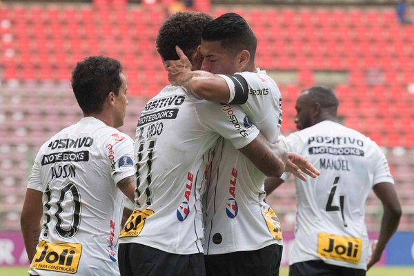 Corinthians, Wanderes y Argentinos Jrs también se anotan en octavos de final
