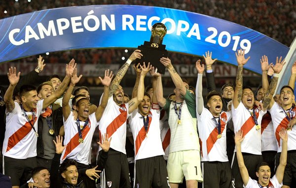 La Recopa también va a parar a las vitrinas de River Plate