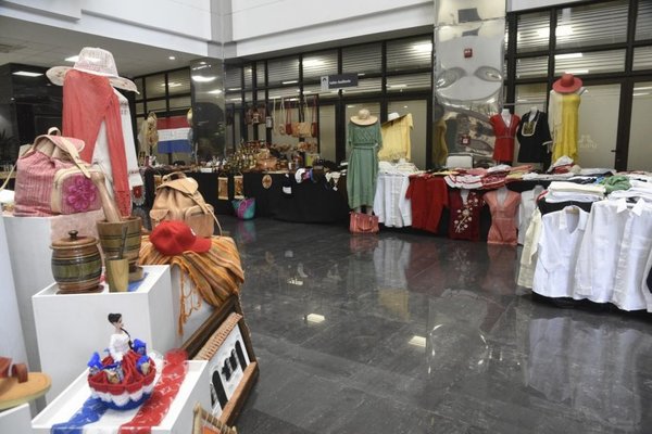 Atractiva y variada artesanía en homenaje a la Patria - Nacionales - ABC Color