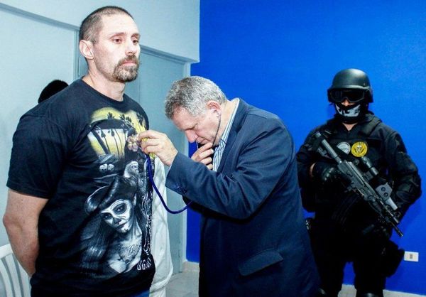 Narco Pérez Corradi soltó cucarachas durante su juicio - Internacionales - ABC Color