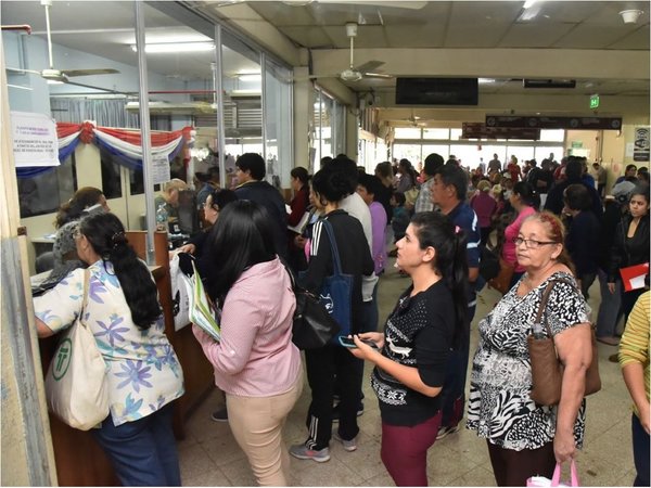 IPS colapsó    y pacientes tardaron casi 4   horas para confirmar citas médicas