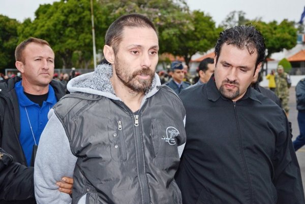 Pérez Corradi suelta varias cucarachas en pleno juicio - Edicion Impresa - ABC Color