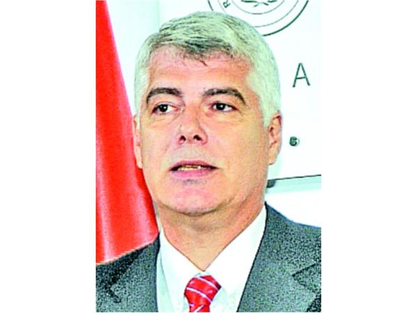 Ejecutivo defiende a Wiens porque “no tiene mala ejecución”