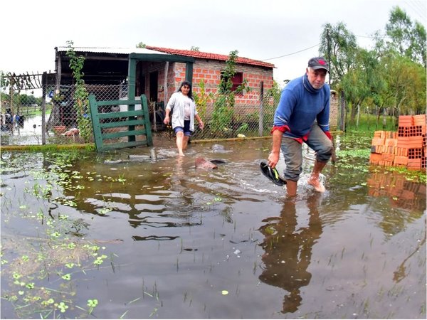Comunidades alejadas de Pilar son las más afectadas por la inundación