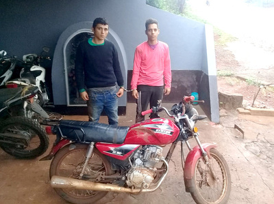 Policía detiene a dos motochorros que formarían parte de gavilla de robamotos