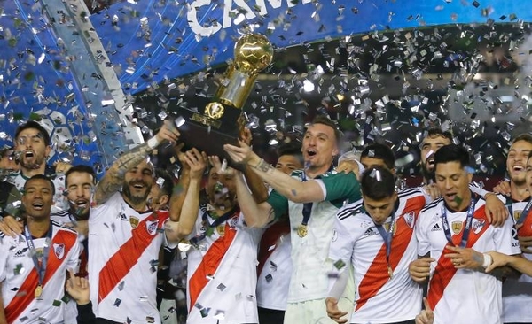 HOY / River golea al Paranaense y se consagra campeón de la Recopa
