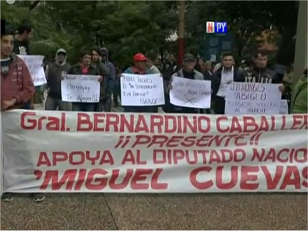 Simpatizantes de Miguel Cuevas piden que ya no lo escrachen