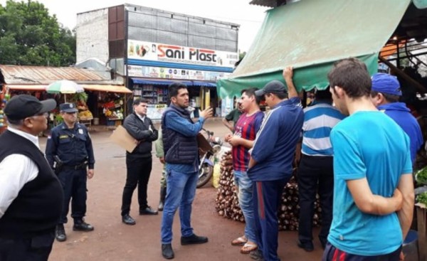 Inician despejes de veredas en el mercado de abasto