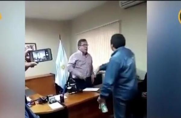 Nicanor Duarte le grita a pobladores de Ayolas - C9N