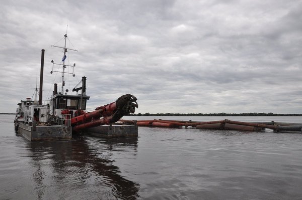 Draga de la ANNP continúa operativa en la ciudad de Pilar | .::Agencia IP::.