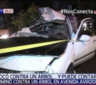 Conductor se salva de milagro tras aparatoso accidente en Asunción - Paraguay.com