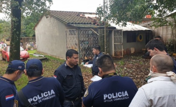 Ingresó para robar por el techo, cayó y murió