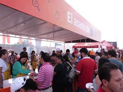 Itaú presente en la Comilona Teletón de los niños