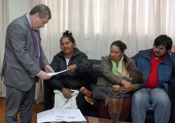 Titular de la Corte recibe a representantes de los pueblos indígenas