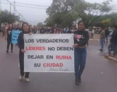 Culmina crispado desfile, con protesta generalizada contra autoridades | Radio Regional 660 AM