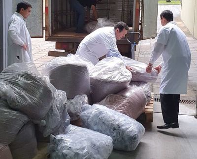 Billetes destruidos se transforman en productos de bazar y ferretería
