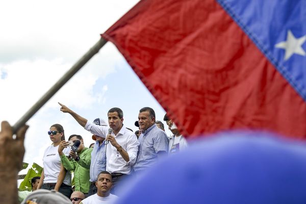 “Que se vayan”: Guaidó desafía a Maduro en la cuna de Chávez