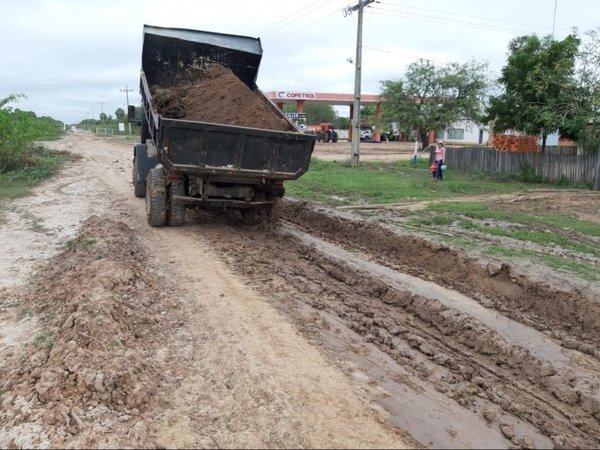 Gobernación se suma a tarea de reparación de caminos en el Chaco - Nacionales - ABC Color