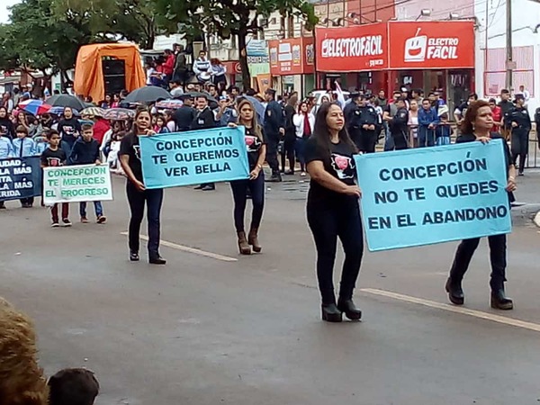 Bochorno en desfile homenaje a 246 años de Concepción