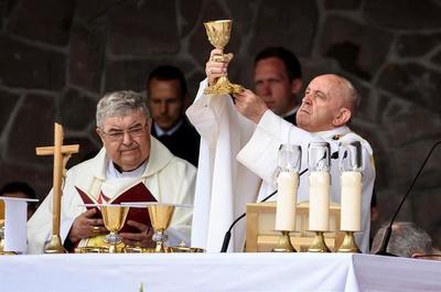 El papa anima en Rumanía a acabar con los «viejos y actuales rencores» | .::Agencia IP::.