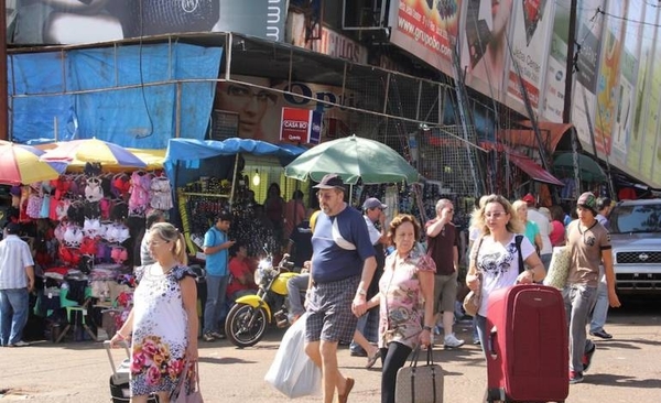 HOY / Ventas caen al 70 % en CDE y restricción reales da estocada letal al comercio fronterizo