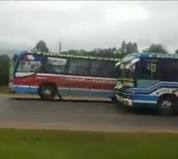 Imprudencia Criminal: Temerarias carreras de buses sobre ruta 1 - Paraguay.com