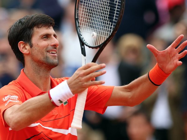 Djokovic aplasta al italiano Caruso en su ruta a octavos