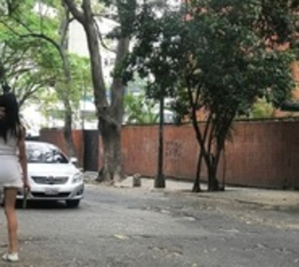 Ante crisis, prostitutas de Caracas aceptan comida como parte de pago - Paraguay.com