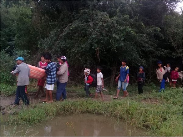 Anciano enfermo es llevado a pie por 30 km para llegar a un hospital