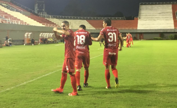HOY / Estrena técnico y lo hace con una victoria