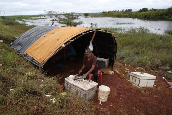 Nula asistencia a los pobladores anegados de Arroyos y Esteros