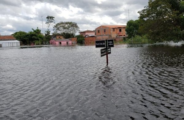 Cuando el río Paraguay crece, emerge la pobreza y flota... - Edicion Impresa - ABC Color