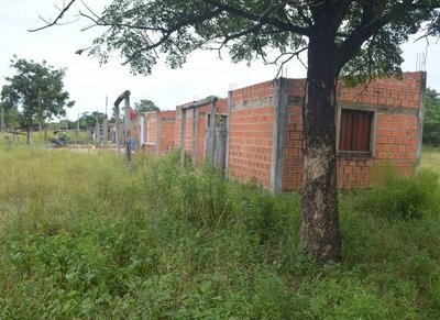 US$ 1.126.000 de un crédito del BID usaron en consultorías en Senavitat - Edicion Impresa - ABC Color
