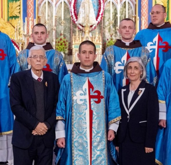 Nuevo sacerdote reza misa en templo de los Heraldos - Edicion Impresa - ABC Color