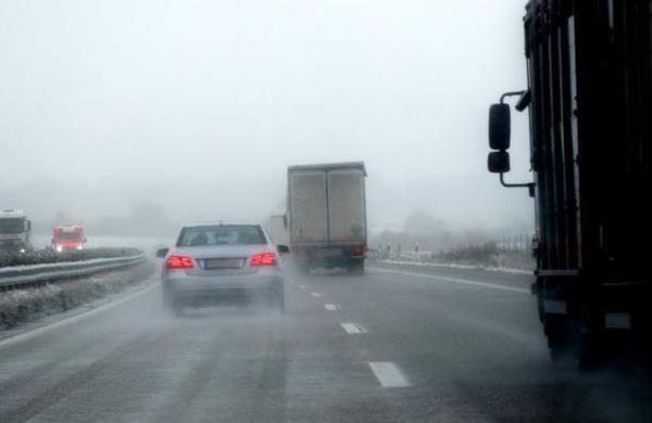 Transmite en vivo cómo persigue una tormenta pero termina grabando su propio accidente - C9N