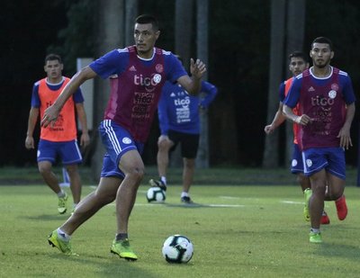 Berizzo sigue en busca del once ideal - ADN Paraguayo