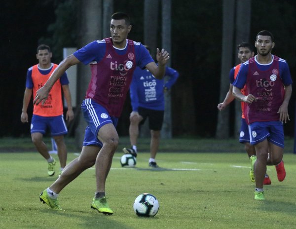 Berizzo sigue en busca del once ideal - ADN Paraguayo