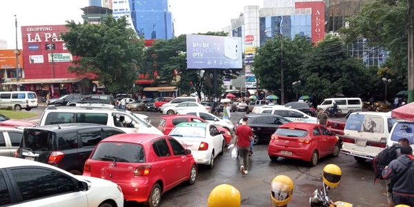 Pese a que se avizoran tiempos difíciles para CDE, brasileños llegaron masivamente - ADN Paraguayo