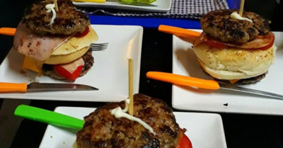 La “hamburguesa gua’i” es toda una sensación