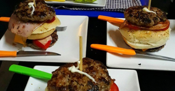 La “hamburguesa gua’i” es toda una sensación