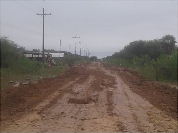 Máquinas de MOPC ausentes en la reparación de caminos, según vecinos