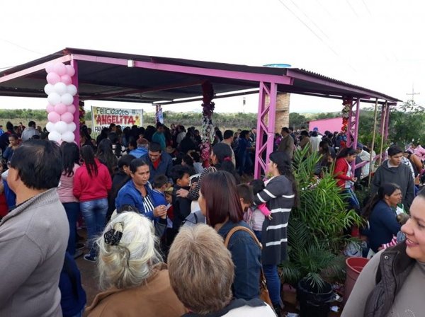 Angelita recibe a cientos de devotos - Nacionales - ABC Color