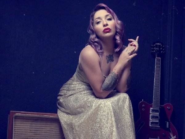 Andrea Valobra lanza videoclip de Poco a Poco