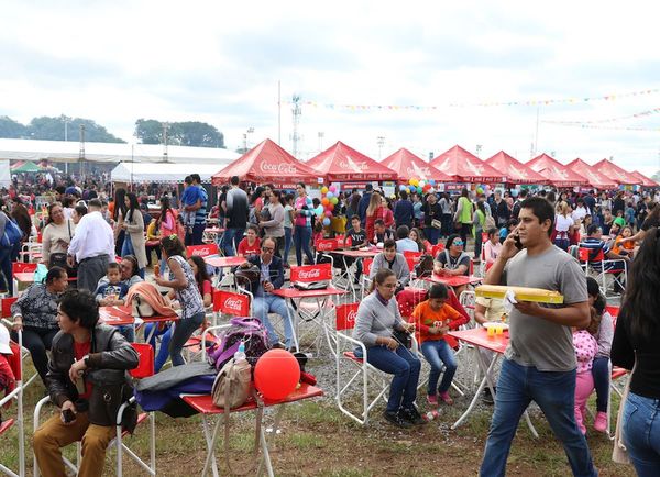 Comilona de Teletón convocó con éxito a unas 30.000 personas