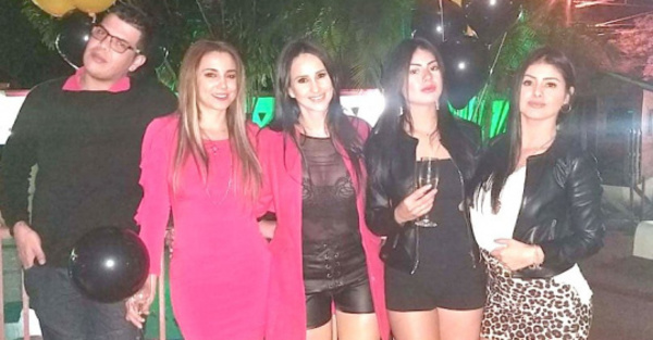 La farra por el cumple de Helem Roux