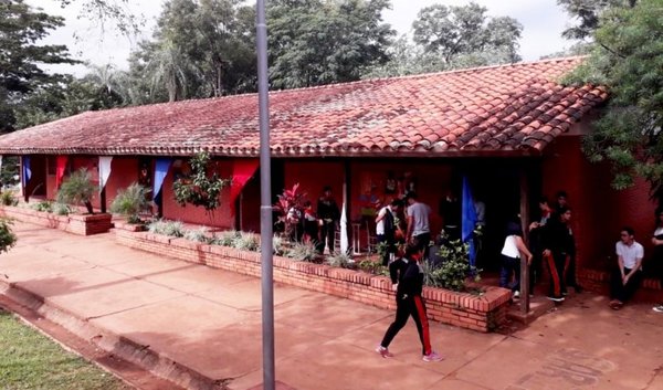 Denuncian falta de transparencia y piden intervenir colegio de Caacupé - Edicion Impresa - ABC Color