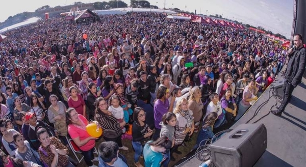 HOY / Más de 20.000 personas en la Comilona de Teletón