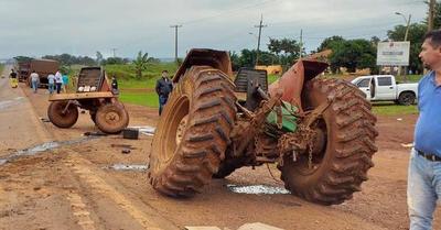 Tractor quedó partido en dos